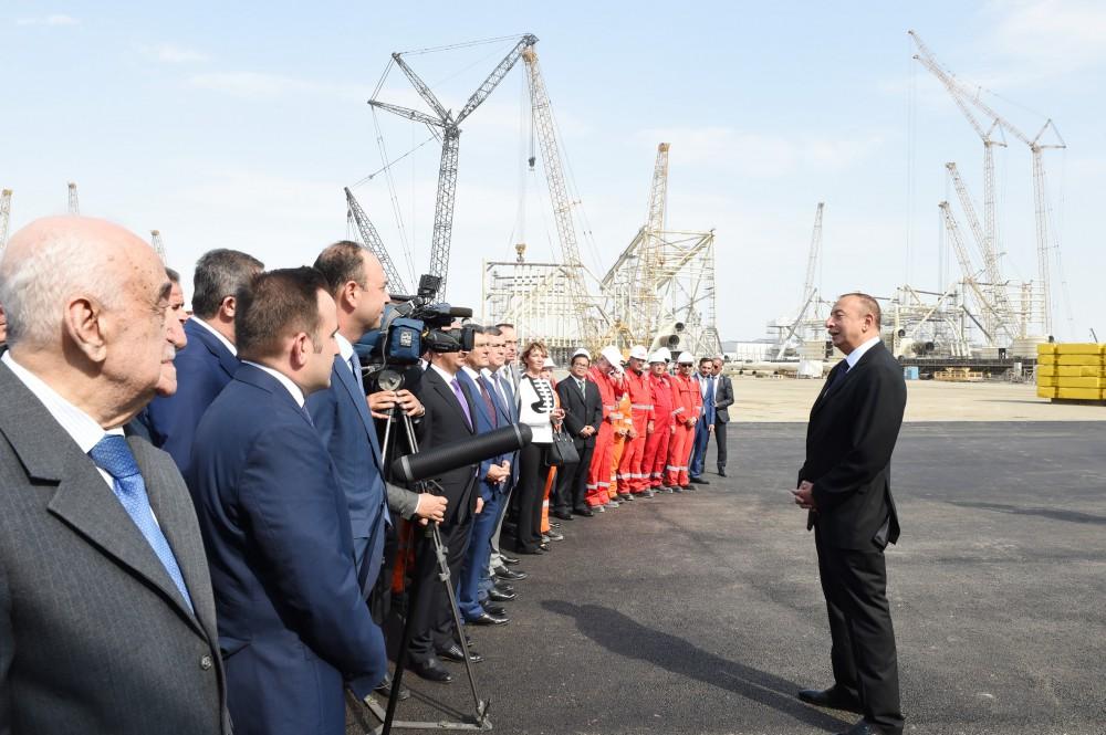 Президент Ильхам Алиев принял участие в церемонии отправки в море опорного блока по проекту «Шах Дениз-2»