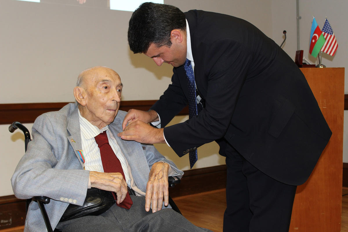 ABŞ-da Lütfi Zadəyə Azərbaycan medalı təqdim olundu