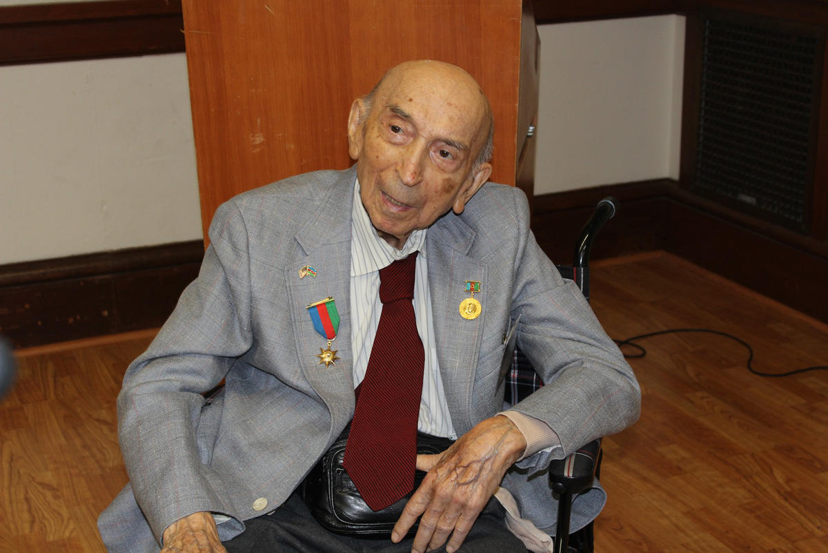 ABŞ-da Lütfi Zadəyə Azərbaycan medalı təqdim olundu