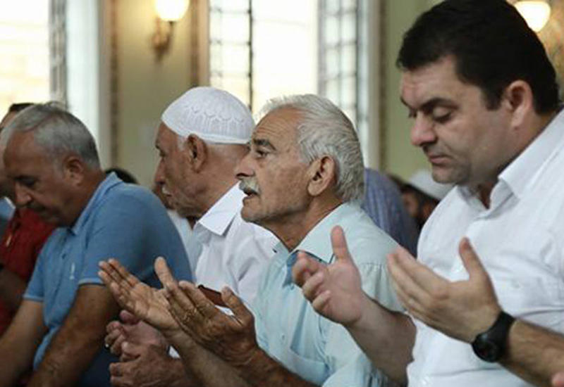 Bakıda bayram namazı qılındı