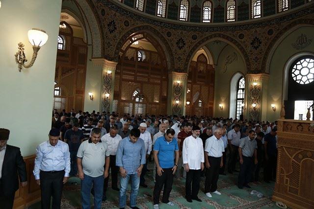 Bakıda bayram namazı qılındı