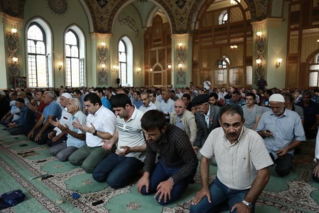 Bakıda bayram namazı qılındı