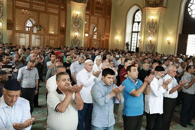 Bakıda bayram namazı qılındı