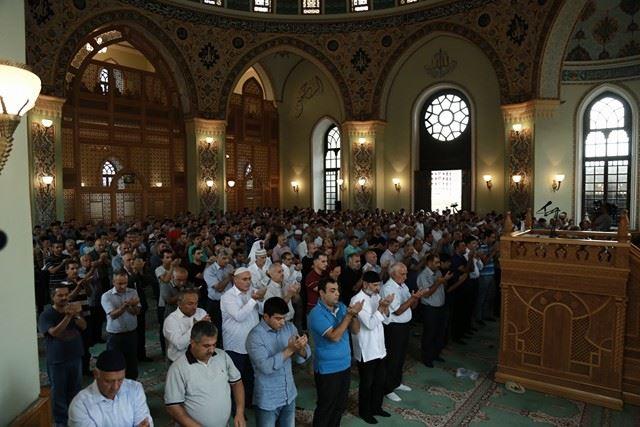 Bakıda bayram namazı qılındı