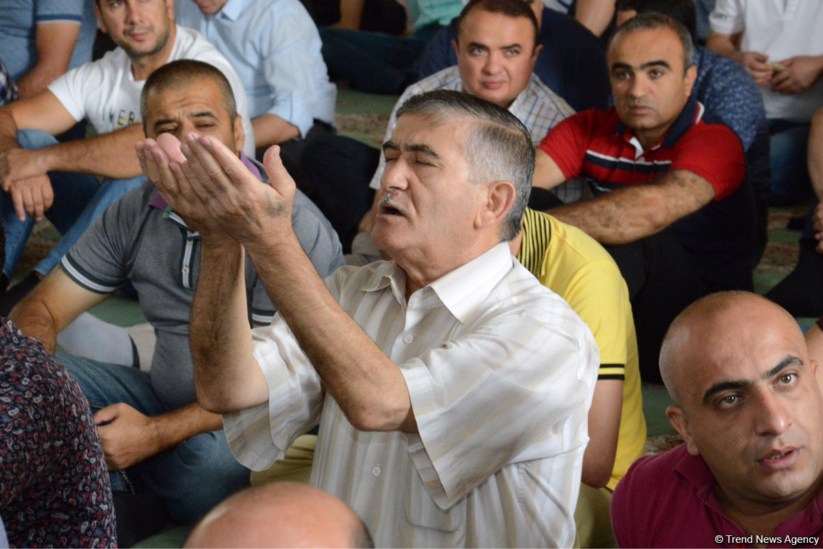 Bakıda bayram namazı qılındı