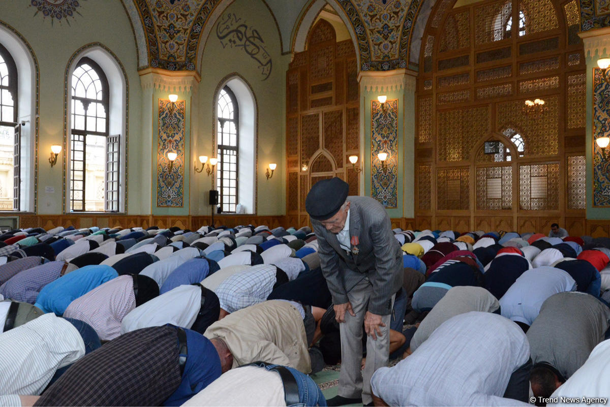 Bakıda bayram namazı qılındı