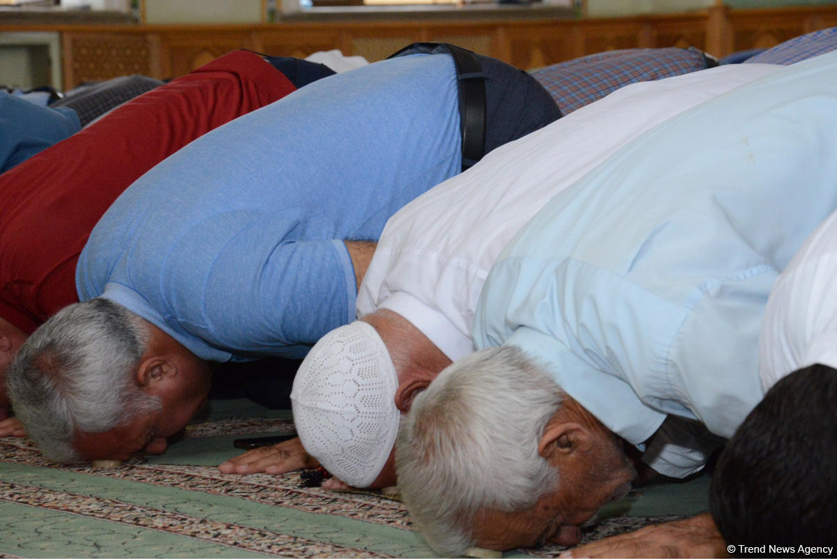 Bakıda bayram namazı qılındı