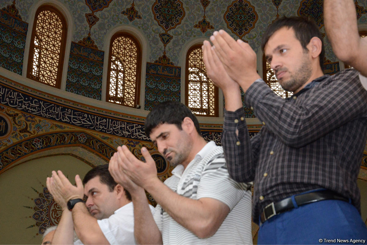 Bakıda bayram namazı qılındı
