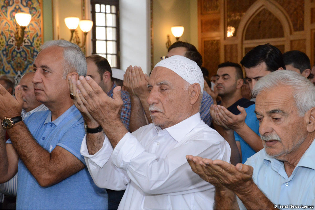 Bakıda bayram namazı qılındı