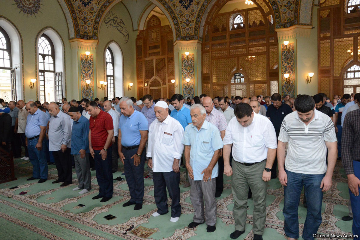 Bakıda bayram namazı qılındı