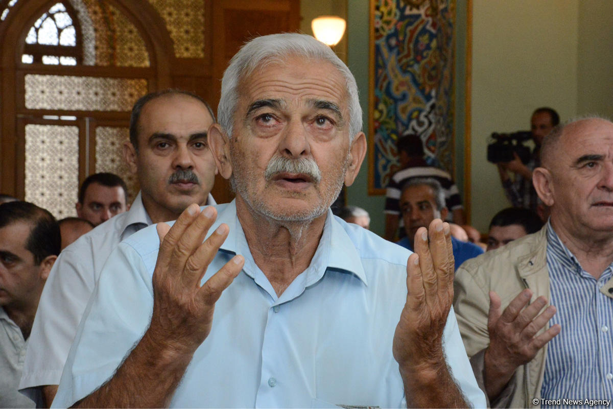 Bakıda bayram namazı qılındı
