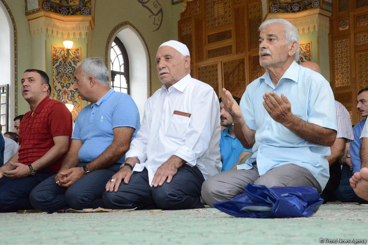 Bakıda bayram namazı qılındı