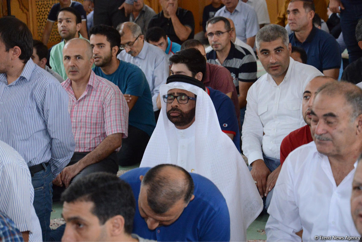 Bakıda bayram namazı qılındı