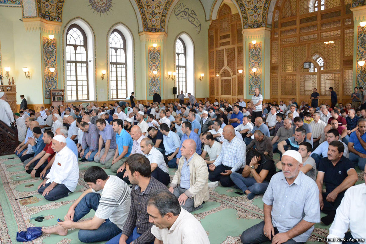 Bakıda bayram namazı qılındı