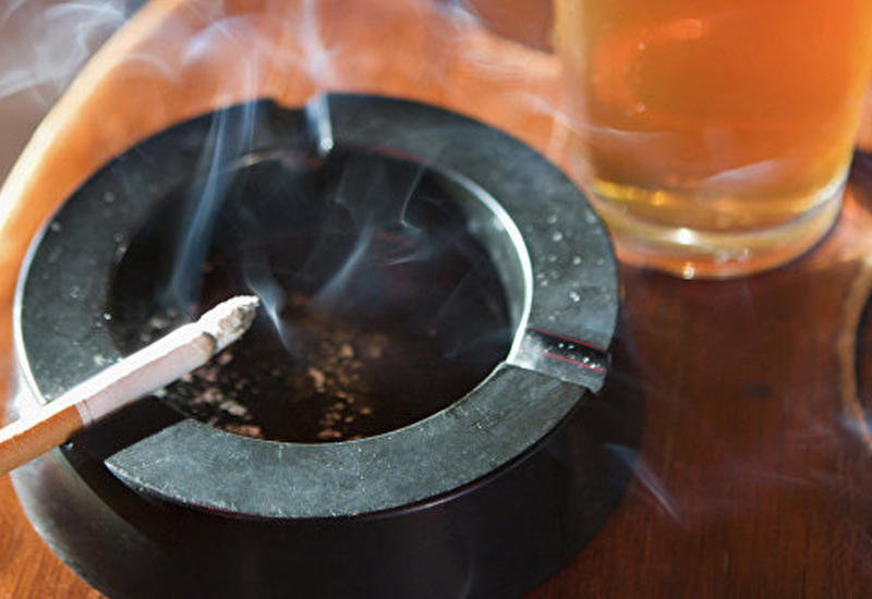 В Азербайджане за курение на работе будут штрафовать руководство