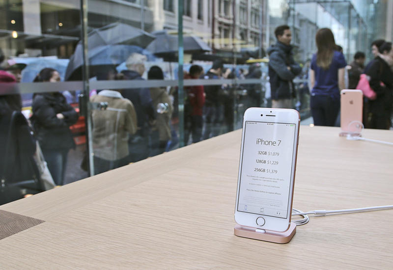 Начались продажи iPhone 7