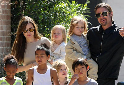 Брэд Питт орал и избивал детей в самолете <span class="color_red">- ШОКИРУЮЩИЕ ПОДРОБНОСТИ</span>