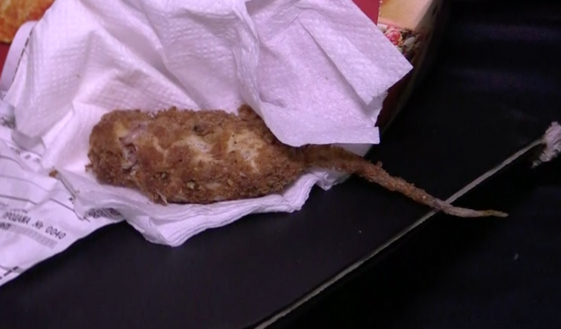 Скандал в KFC, в еде нашли мышь