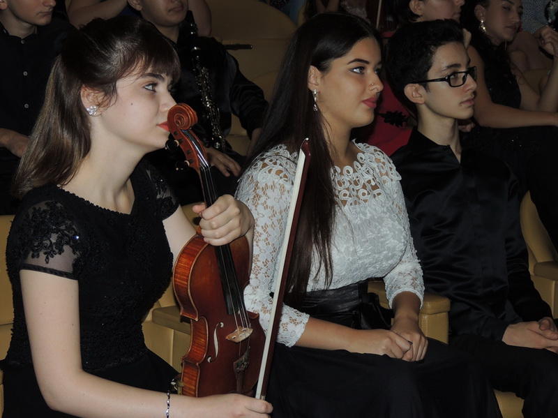 Лауреаты международного конкурса выступили в Центре Мугама