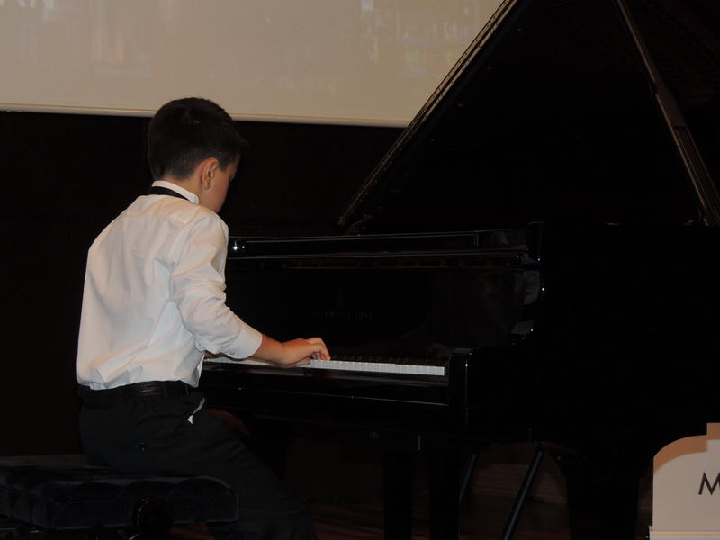 Лауреаты международного конкурса выступили в Центре Мугама