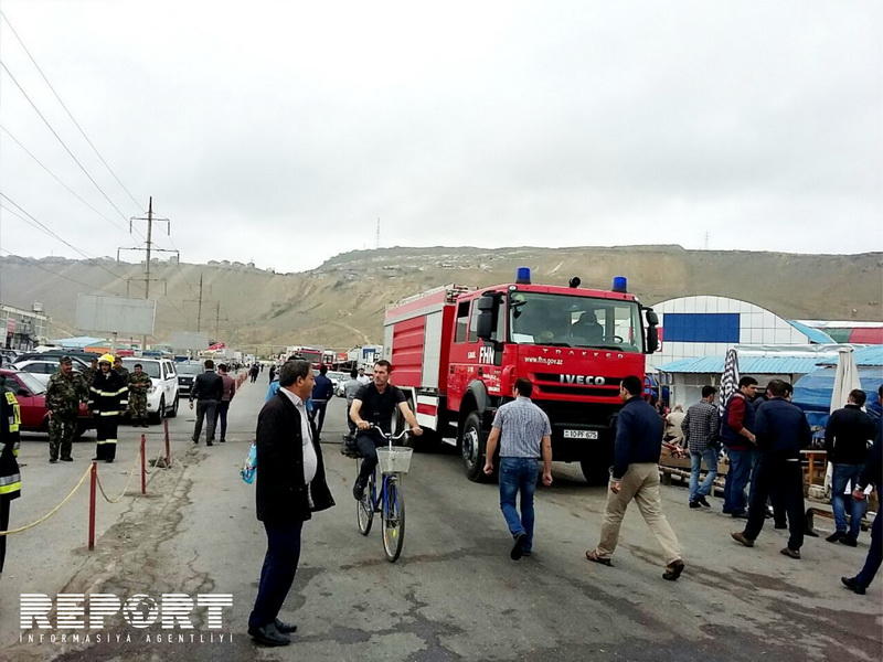 Сильный пожар в торговом центре в Баку