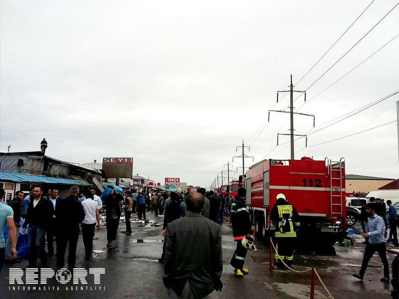 Сильный пожар в торговом центре в Баку