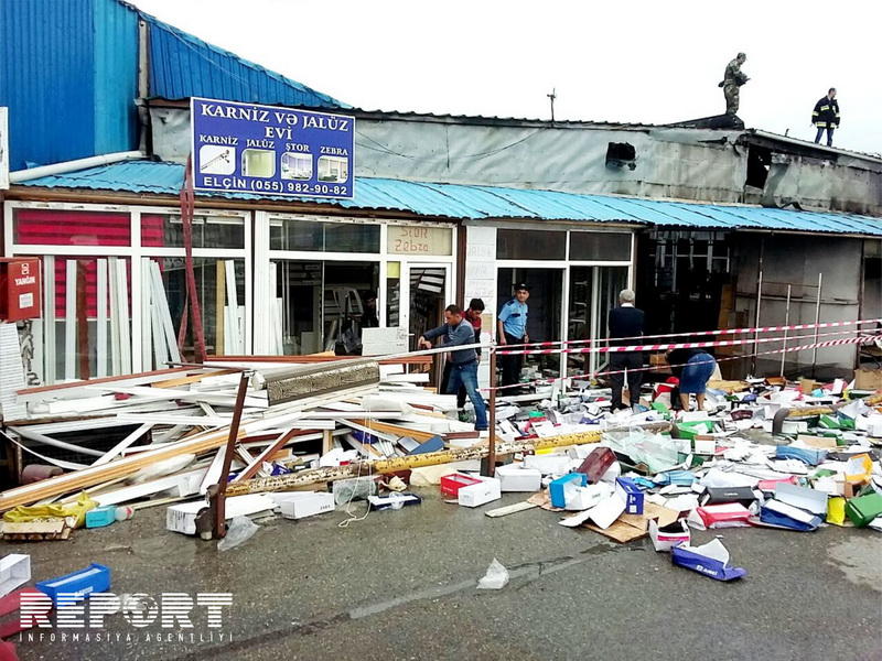 Сильный пожар в торговом центре в Баку