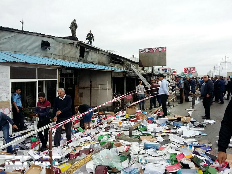 Сильный пожар в торговом центре в Баку