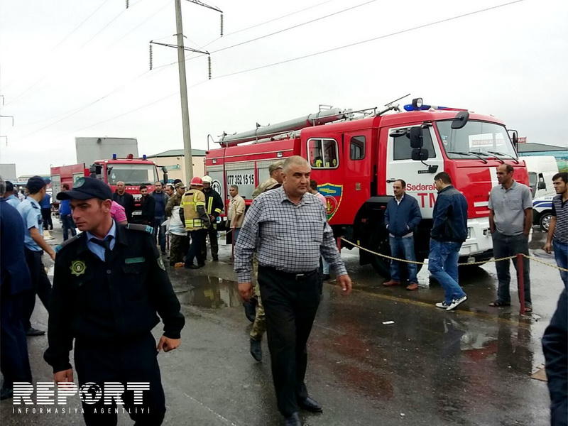 Сильный пожар в торговом центре в Баку