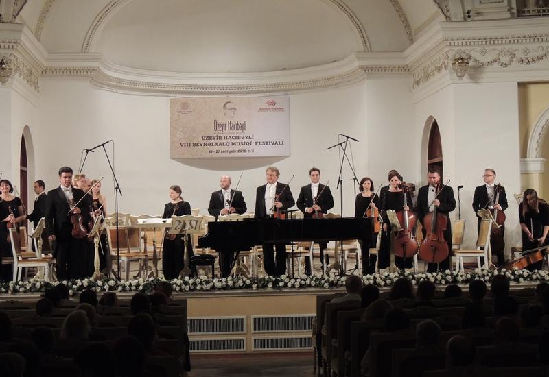 Мировые знаменитости сыграли азербайджанские произведения на сцене Филармонии