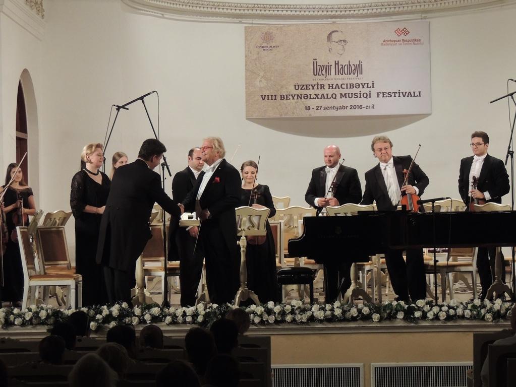 Мировые знаменитости сыграли азербайджанские произведения на сцене Филармонии