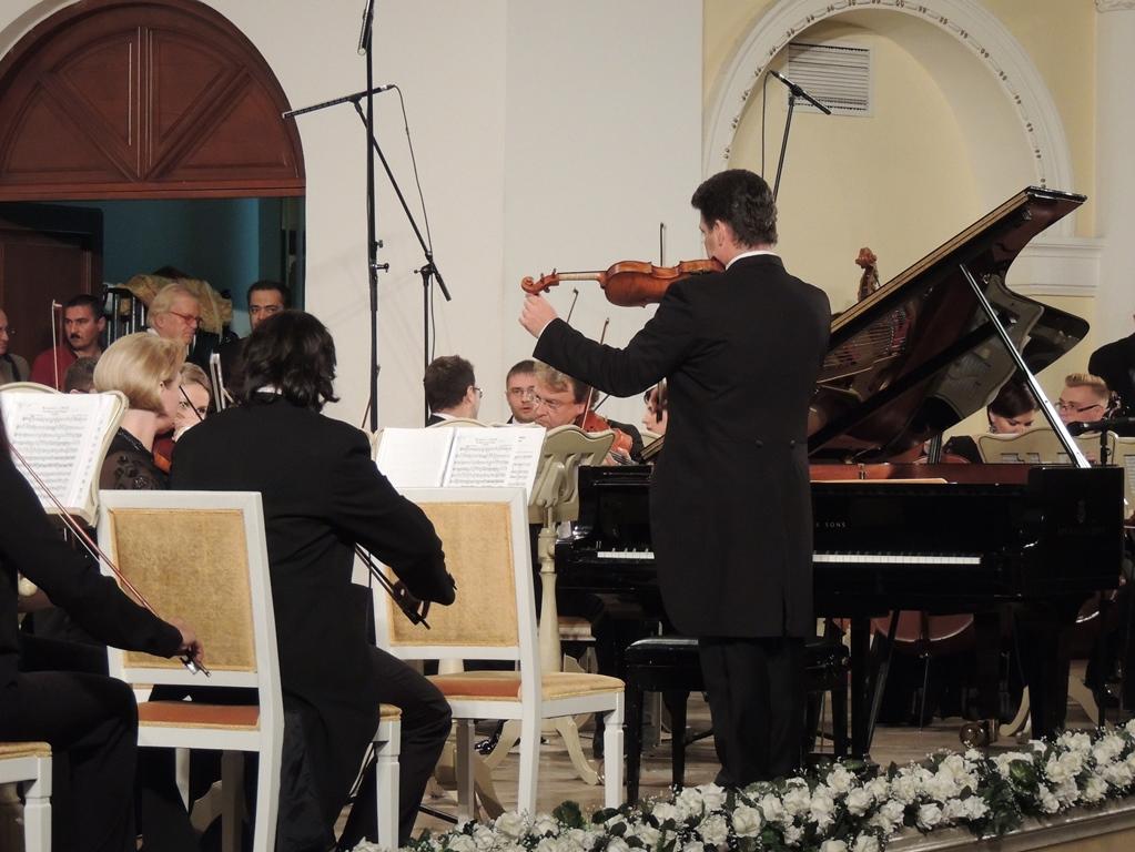 Мировые знаменитости сыграли азербайджанские произведения на сцене Филармонии