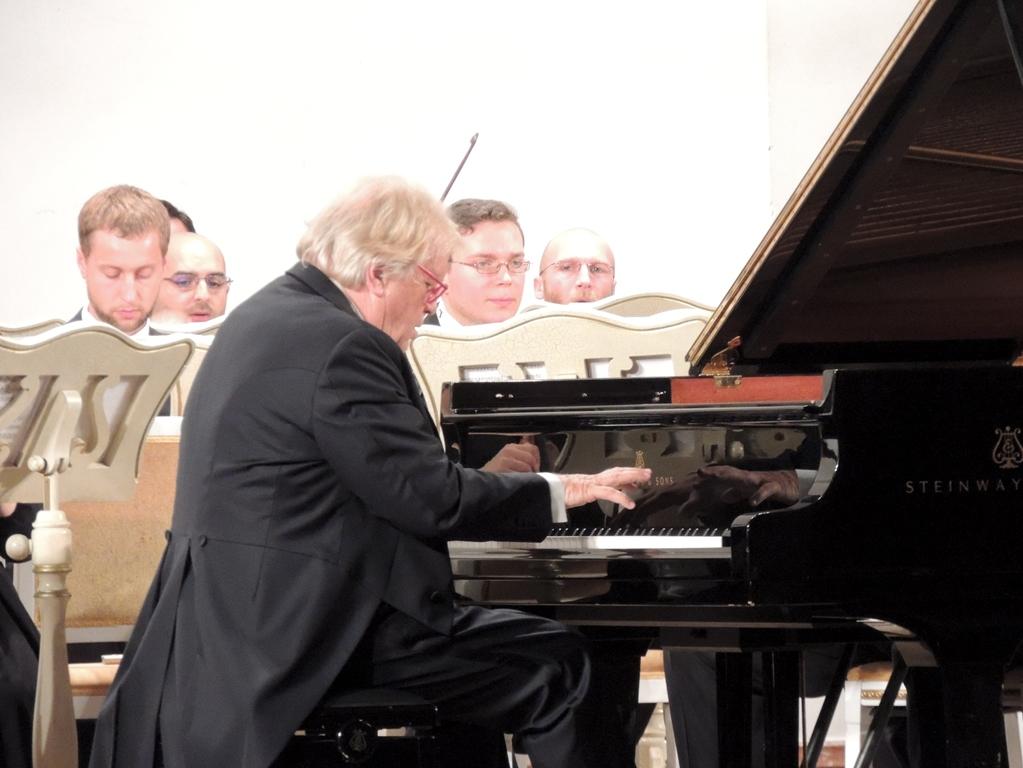 Мировые знаменитости сыграли азербайджанские произведения на сцене Филармонии