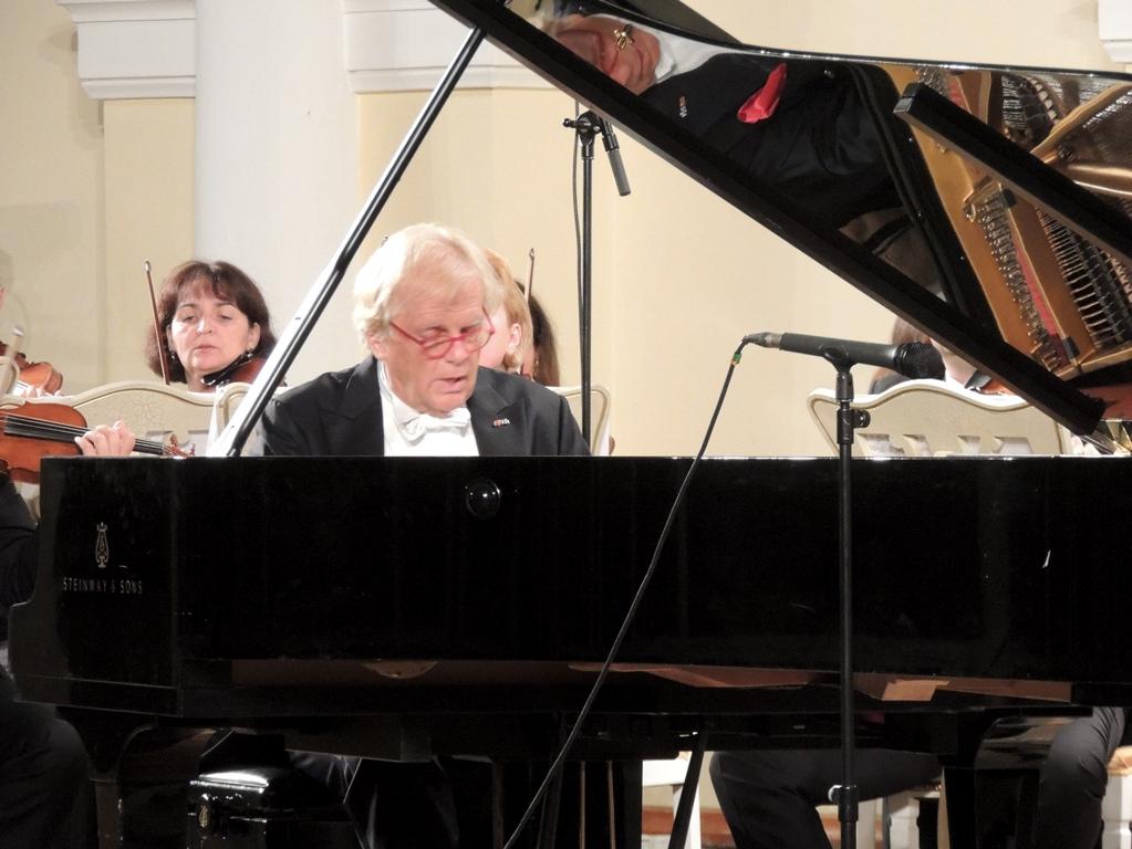 Мировые знаменитости сыграли азербайджанские произведения на сцене Филармонии