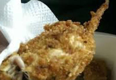 Нашедший жареную крысу в еде KFC признался в обмане <span class="color_red">- ВИДЕО</span>