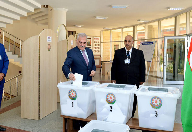 Vasif Talıbov səs verib