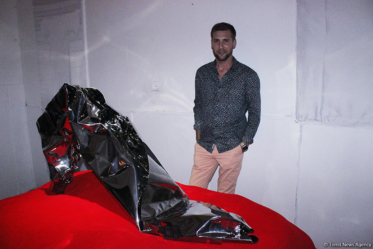 YARAT представил выставку скульпторов "Комфортное онемение"