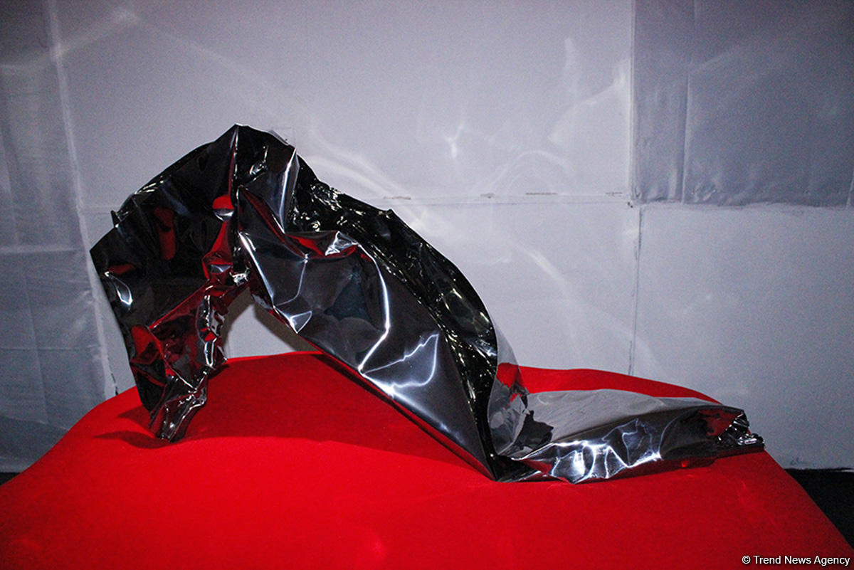 YARAT представил выставку скульпторов "Комфортное онемение"