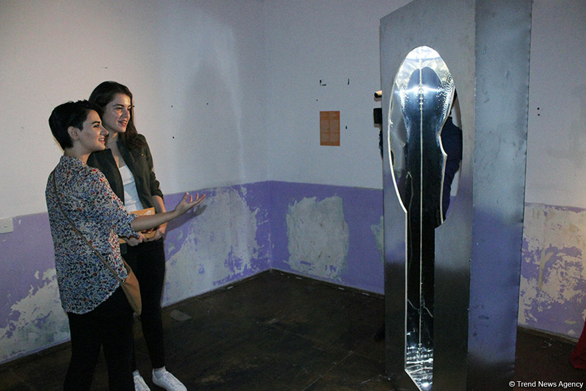 YARAT представил выставку скульпторов "Комфортное онемение"