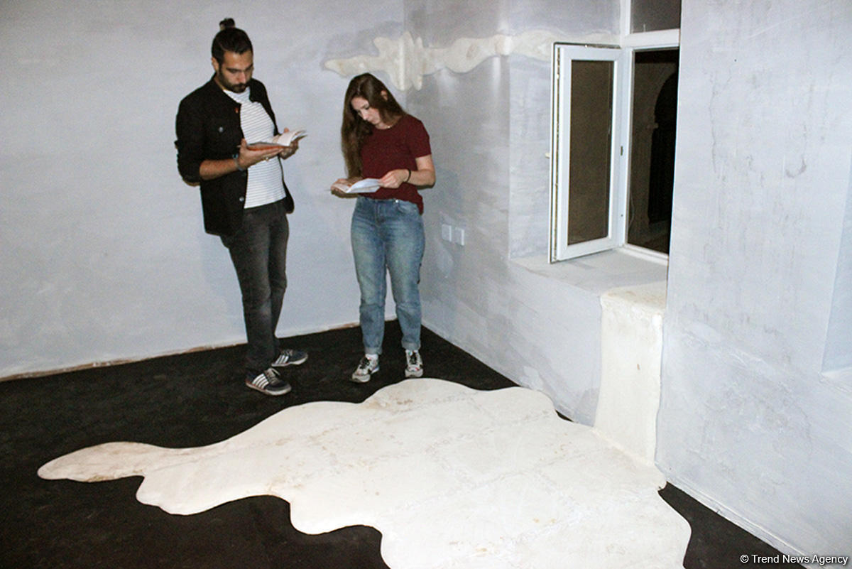 YARAT представил выставку скульпторов "Комфортное онемение"