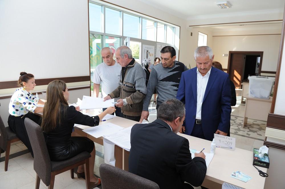 Naxçıvan şəhər sakinləri ümumxalq səsverməsində yüksək fəallıq nümayiş etdirirlər