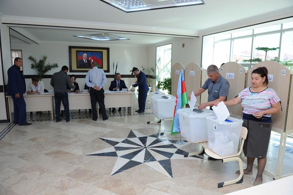 Naxçıvan şəhər sakinləri ümumxalq səsverməsində yüksək fəallıq nümayiş etdirirlər