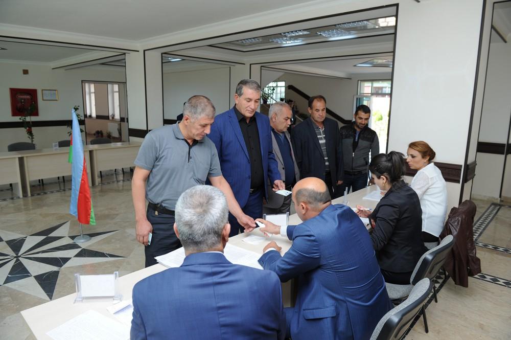 Naxçıvan şəhər sakinləri ümumxalq səsverməsində yüksək fəallıq nümayiş etdirirlər