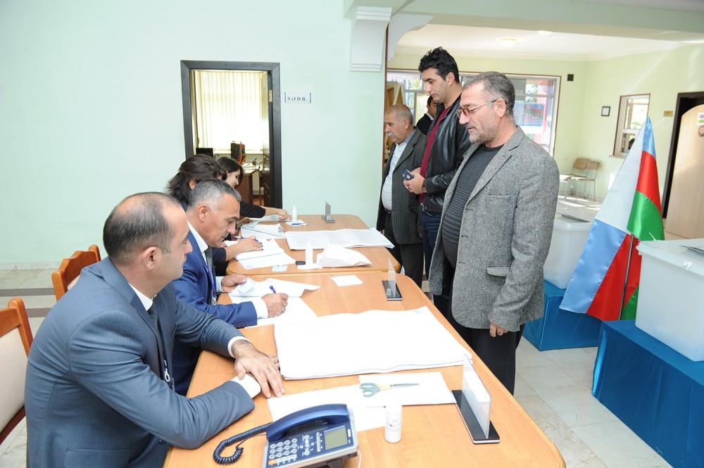 Naxçıvan şəhər sakinləri ümumxalq səsverməsində yüksək fəallıq nümayiş etdirirlər