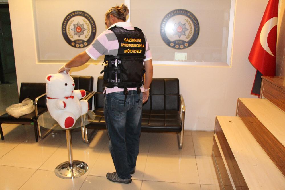 Oyuncaq ayının içindən çıxanlar görənləri HEYRƏTLƏNDİRDİ