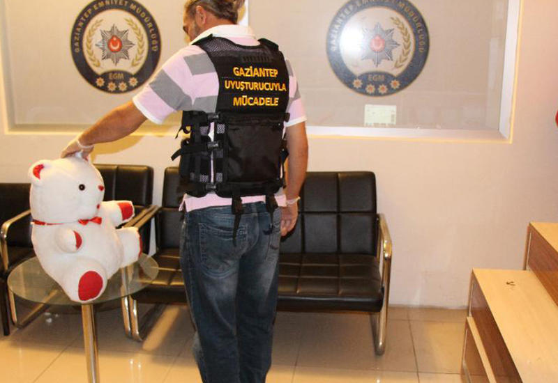 Oyuncaq ayının içindən çıxanlar görənləri HEYRƏTLƏNDİRDİ