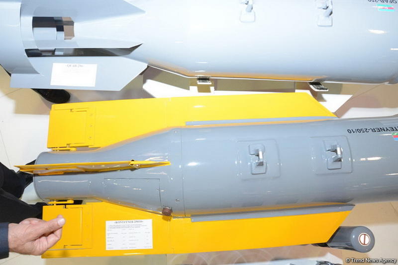 Азербайджан продемонстрировал крылатые авиабомбы на выставке ADEX-2016