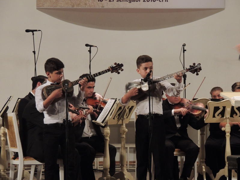 Юные таланты школы им. Бюльбюля выступили на сцене Филармонии