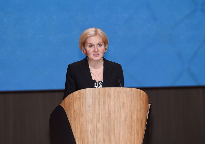 Президент Ильхам Алиев и его супруга Мехрибан Алиева приняли участие в V Бакинском международном гуманитарном форуме