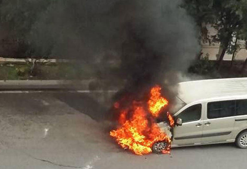 Bakıda avtomobil yandı